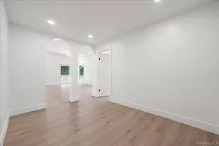 452 E Shore Rd, Great Neck, NY 11024 - Photo 16