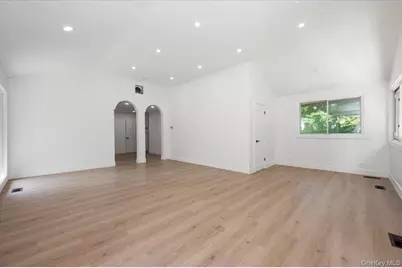 452 E Shore Road, Great Neck, NY 11024 - Photo 14