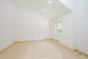 452 E Shore Rd, Great Neck, NY 11024 - Photo 20