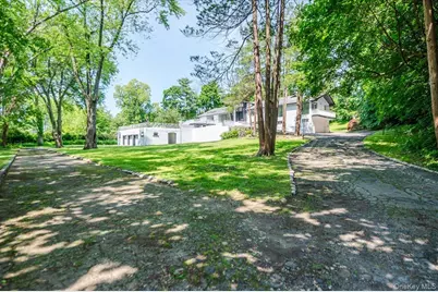 452 E Shore Road, Great Neck, NY 11024 - Photo 30