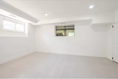 452 E Shore Road, Great Neck, NY 11024 - Photo 22