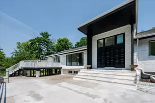 452 E Shore Rd, Great Neck, NY 11024 - Photo 2