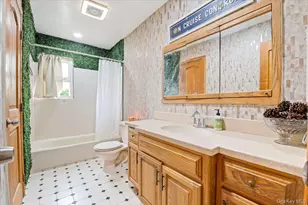 34 Dennis Ln, Bethpage, NY 11714 - Photo 14