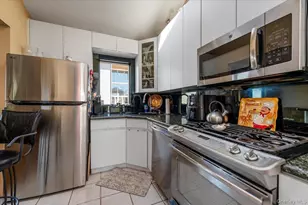 22 Cheshire Rd, Inwood, NY 11096 - Photo 8