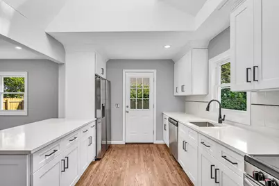 1090 Brookdale Avenue, Bay Shore, NY 11706 - Photo 14