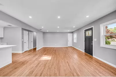1090 Brookdale Avenue, Bay Shore, NY 11706 - Photo 12