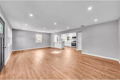 1090 Brookdale Avenue, Bay Shore, NY 11706 - Photo 10