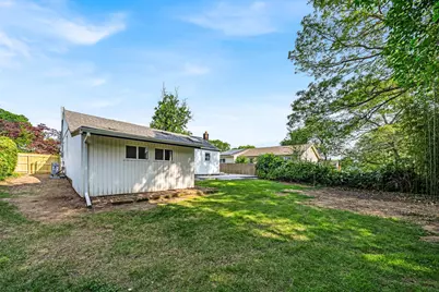 1090 Brookdale Avenue, Bay Shore, NY 11706 - Photo 8
