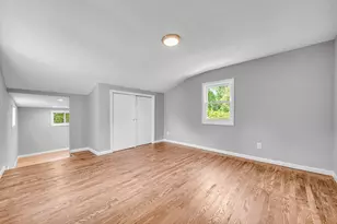 1090 Brookdale Ave, Bay Shore, NY 11706 - Photo 16