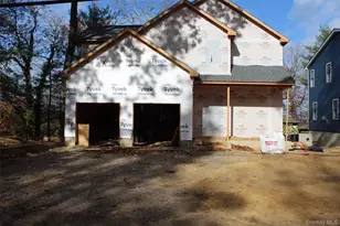 758 Connecticut View Dr, Mill Neck, NY 11771 - Photo 2