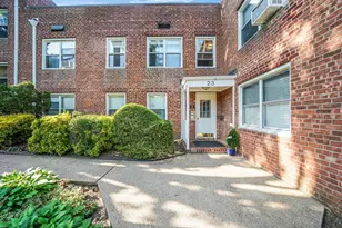 23 Edwards St, Roslyn Heights, NY 11577 - Photo 4