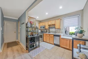 23 Edwards St, Roslyn Heights, NY 11577 - Photo 8