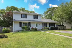 33 Highview Ln, Ridge, NY 11961 - Photo 2