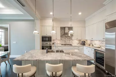 1000 Royal Court #1306, North Hills, NY 11040 - Photo 1