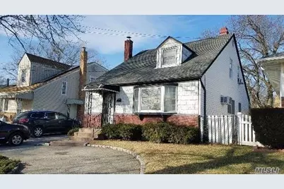 492 Pershing Boulevard, Rockville Centre, NY 11570 - Photo 2