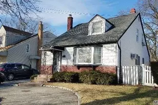 492 Pershing Blvd, Rockville Centre, NY 11570 - Photo 2