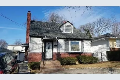 492 Pershing Boulevard, Rockville Centre, NY 11570 - Photo 1