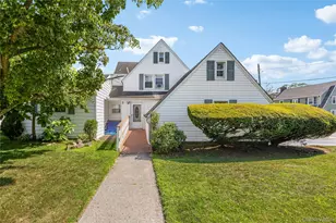 24 Lawrence Ave, Rockville Centre, NY 11570 - Photo 4