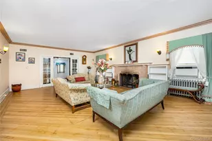 24 Lawrence Ave, Rockville Centre, NY 11570 - Photo 12