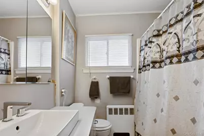 437 Cedar Lane, East Meadow, NY 11554 - Photo 16