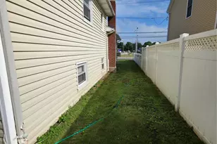 36 Monroe Pl, Hempstead, NY 11550 - Photo 28