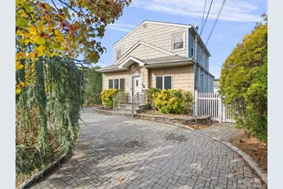 31 Broadmoor Lane, Westbury, NY 11590 - Photo 2