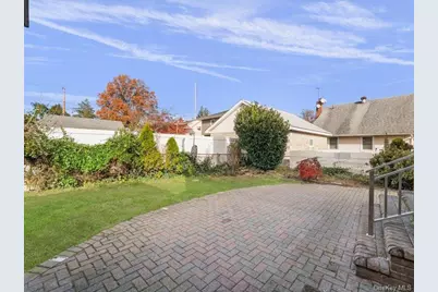 31 Broadmoor Lane, Westbury, NY 11590 - Photo 32