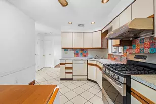 31 Broadmoor Ln, Westbury, NY 11590 - Photo 14