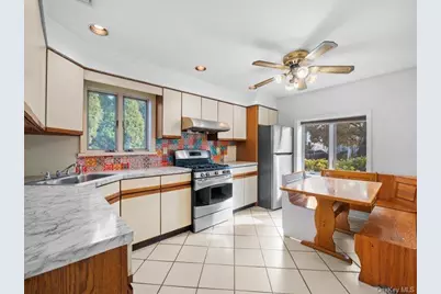 31 Broadmoor Lane, Westbury, NY 11590 - Photo 12