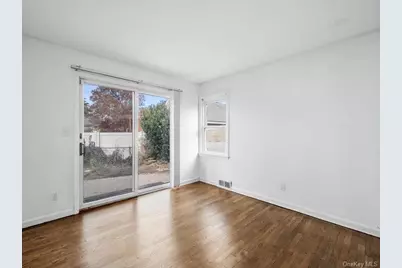 31 Broadmoor Lane, Westbury, NY 11590 - Photo 10