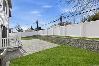 319 Blacksmith Road W, Levittown, NY 11756 - Photo 42