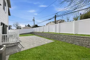 319 Blacksmith Road W, Levittown, NY 11756 - Photo 42