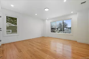 319 Blacksmith Road W, Levittown, NY 11756 - Photo 32