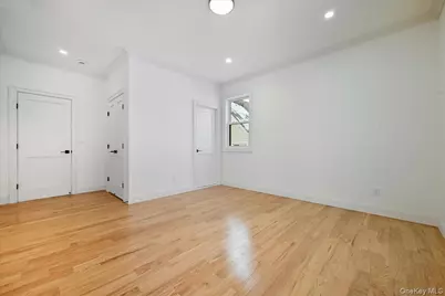 319 Blacksmith Road W, Levittown, NY 11756 - Photo 24