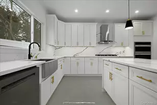 319 Blacksmith Road W, Levittown, NY 11756 - Photo 16