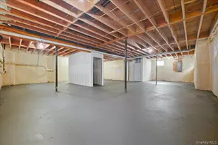 319 Blacksmith Road W, Levittown, NY 11756 - Photo 44