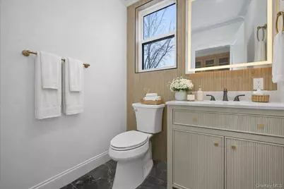 319 Blacksmith Road W, Levittown, NY 11756 - Photo 20