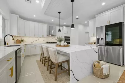 319 Blacksmith Road W, Levittown, NY 11756 - Photo 12