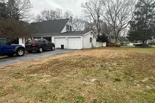 2 Hamilton Ct, Coram, NY 11727 - Photo 32