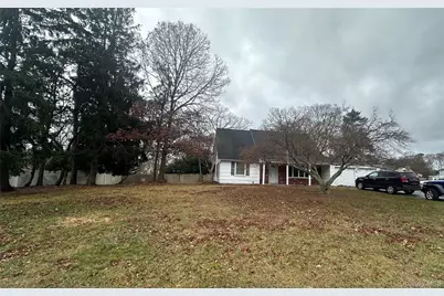 2 Hamilton Court, Coram, NY 11727 - Photo 8