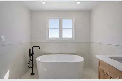 103 Clocks Boulevard, Massapequa, NY 11758 - Photo 14