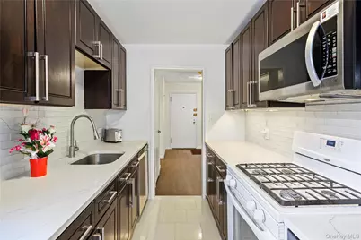 18-40 211th Street Street #4E, Bayside, NY 11360 - Photo 4