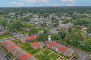 42 Springwood Dr, North Babylon, NY 11703 - Photo 14