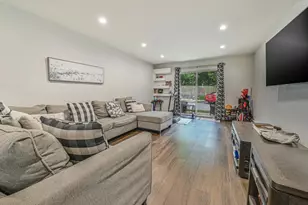 42 Springwood Dr, North Babylon, NY 11703 - Photo 18