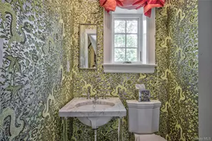 9 Meadow Spring Ln, Glen Cove, NY 11542 - Photo 16