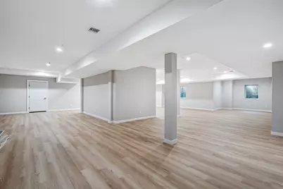 199E W Shore Road, Great Neck, NY 11024 - Photo 46