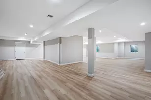 199E W Shore Rd, Great Neck, NY 11024 - Photo 46