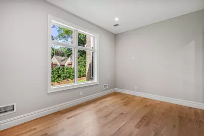 199E W Shore Road, Great Neck, NY 11024 - Photo 20