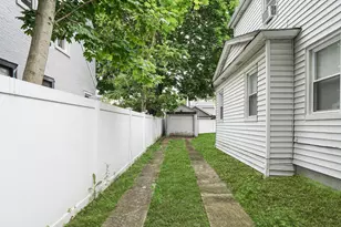 104-28 201st St, Saint Albans, NY 11412 - Photo 12