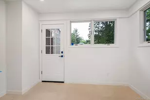 8 Junard Dr, Roslyn, NY 11576 - Photo 12